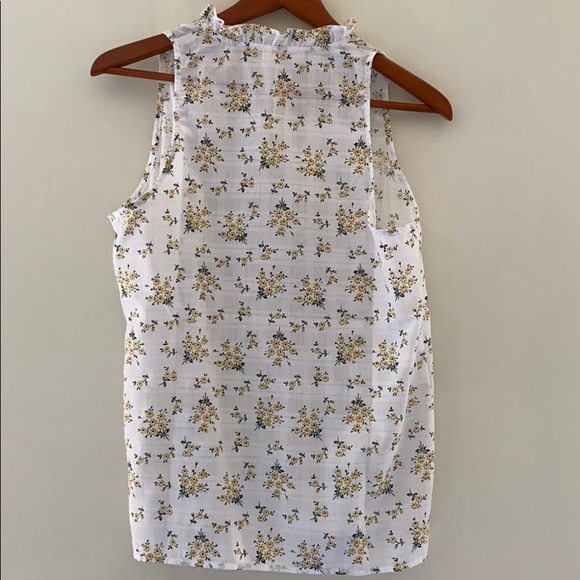 Flowered Sleeveless Top - Picture 2 of 4